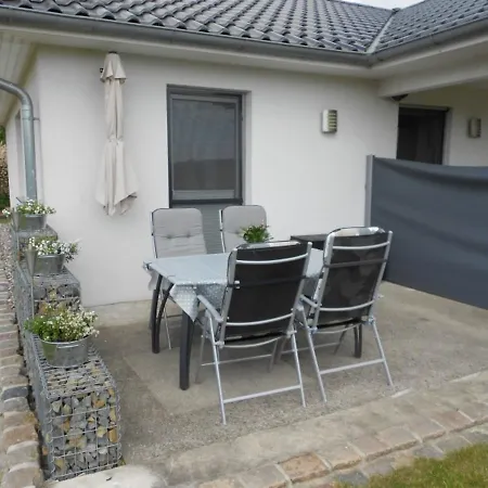 Spacious With Garden Near The Sea